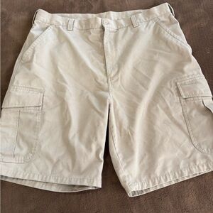 Men’s Sz 40 Light Tan Cargo Shorts